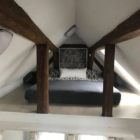Апартаменты Modernisiertes Gaestezimmer Im Ortskern Wehrheim